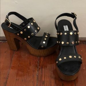 Steve Madden black and wood platform with studs!!